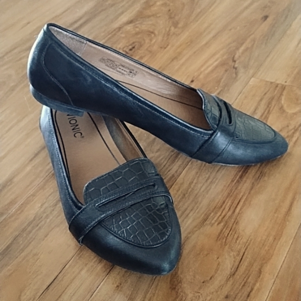 Vionic Savannah Flats - image 2